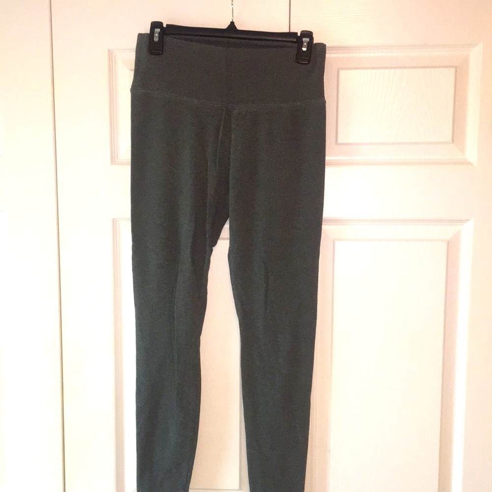 🔳🔳gray leggings. Size medium.